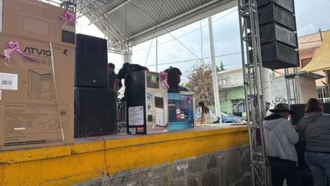 Entre colorido y alegría, alcalde de Xaltocan celebra el día de las madres imagen 1