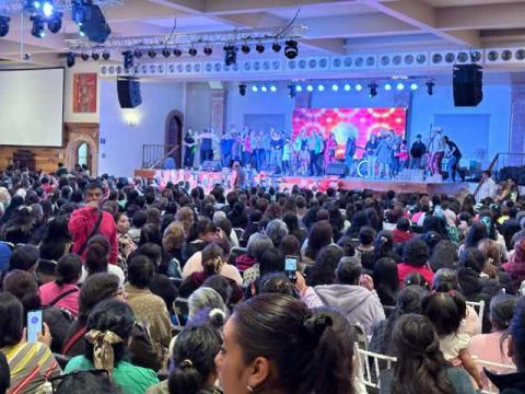 Más de 1,500 mamás del Distrito X celebran su día con gran evento organizado por MACY, JAAL, RVC e IBM imagen 4