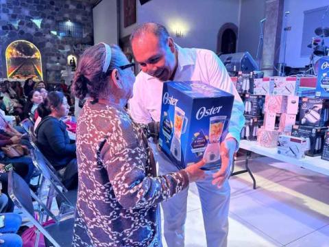 Más de 1,500 mamás del Distrito X celebran su día con gran evento organizado por MACY, JAAL, RVC e IBM imagen 6