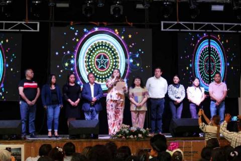 Celebran a las madres en Chiautempan con la presentación de Erika Alcocer, ex de La Academia imagen 3