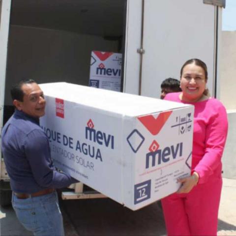 Blanca Angulo entrega calentadores solares a más de 90 familias chiautempenses imagen 1