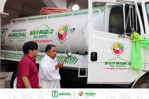 Lucia Arce entrega ambulancia nueva y pipa restaurada, en San Pablo del Monte imagen 4
