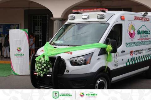 Lucia Arce entrega ambulancia nueva y pipa restaurada, en San Pablo del Monte imagen 3