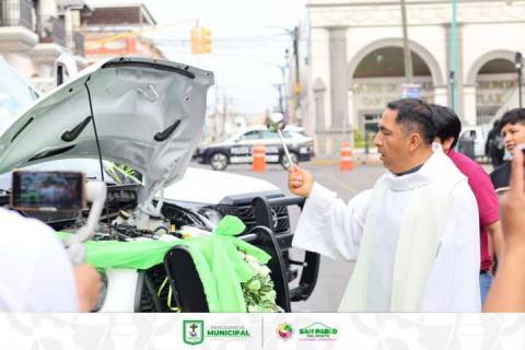 Lucia Arce entrega ambulancia nueva y pipa restaurada, en San Pablo del Monte imagen 2