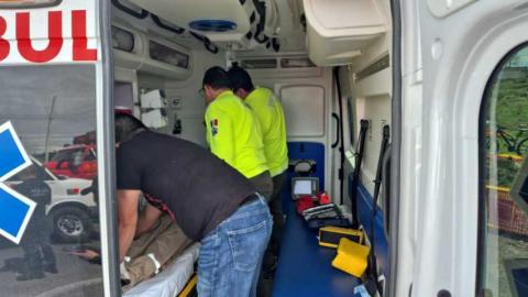 Autoridades de Tetla atienden un accidente automovilístico imagen 2