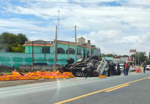 Autoridades de Tetla atienden un accidente automovilístico imagen 1