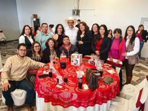 Reconoce Ayuntamiento de Yauhquemehcan labor de los Maestros. imagen 2