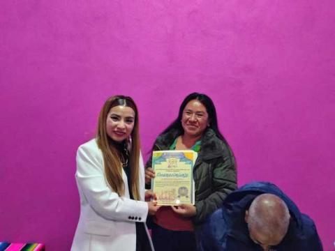 Reconoce alcaldesa de Contla a los artesanos de la Feria Internacional del Sarape imagen 1