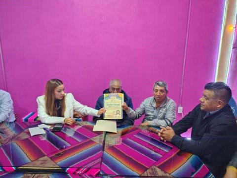 Reconoce alcaldesa de Contla a los artesanos de la Feria Internacional del Sarape imagen 11