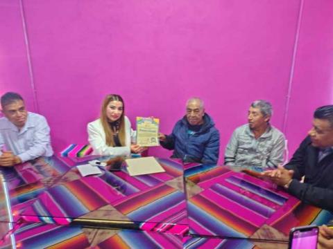 Reconoce alcaldesa de Contla a los artesanos de la Feria Internacional del Sarape imagen 12