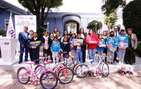 Premia SEDIF a infantes ganadores del concurso de dibujo “Hablemos De Un Trato Digno” imagen 13