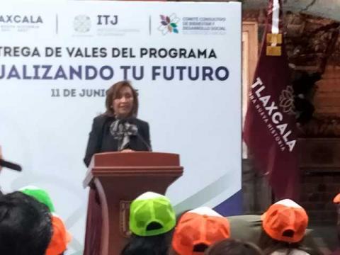 500 jóvenes tlaxcaltecas recuperan la vista, enaltece logro Lorena Cuéllar imagen 1