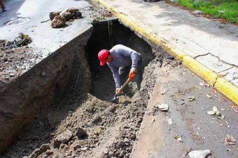 Gobierno de Chiautempan emprende reparación de socavón en calle Iturbide imagen 2