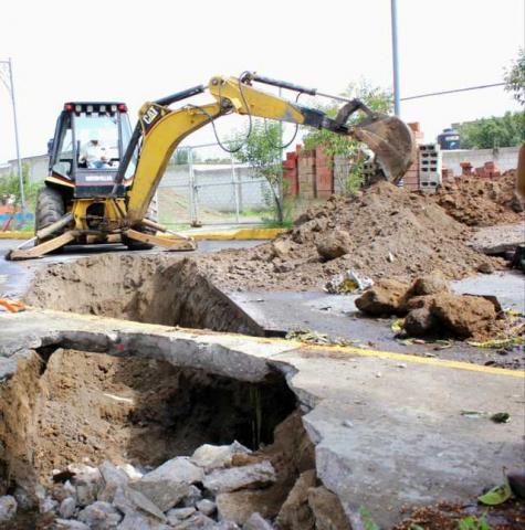 Gobierno de Chiautempan emprende reparación de socavón en calle Iturbide imagen 3