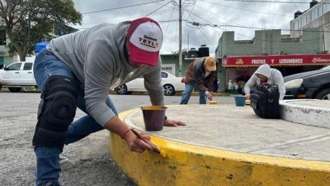 Alcalde de Tetla encabeza jornada de limpieza y mantenimiento en el atrio de la iglesia imagen 4