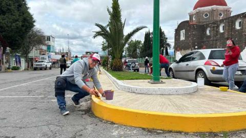 Alcalde de Tetla encabeza jornada de limpieza y mantenimiento en el atrio de la iglesia imagen 5