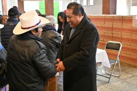 Entregan apoyos alimentarios a población vulnerable en Ixtacuixtla imagen 3