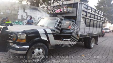 Frustran robo de camioneta y aseguran a dos masculinos, En Zacatelco imagen 3