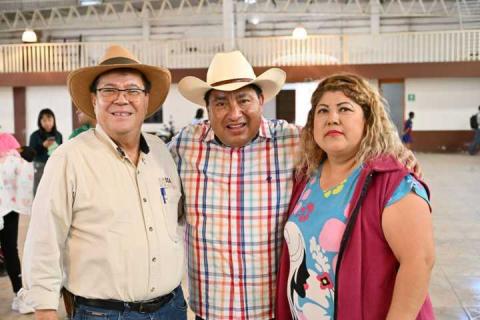 Más de 400 familias de Ixtacuixtla reciben apoyo agropecuario imagen 3