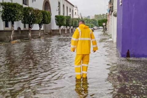 Áreas del ayuntamiento de Tlaxcala dan respuesta a afectaciones por fuerte granizada imagen 2