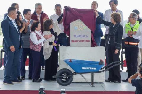 Colocan primera piedra de universidad nacional “Rosario Castellanos” en Teolocholco imagen 7