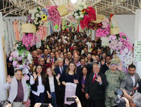 Con presentación de María León y Yahir, artesanos y tradición, inicia la Feria Nacional del Sarape Chiautempan 2025 imagen 2