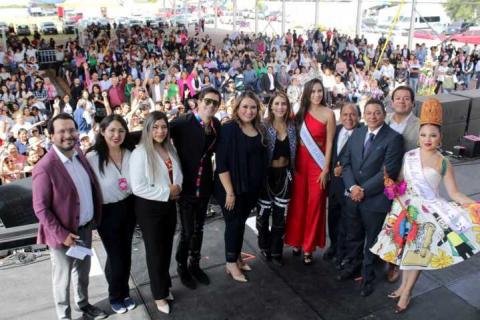 Con presentación de María León y Yahir, artesanos y tradición, inicia la Feria Nacional del Sarape Chiautempan 2025 imagen 3
