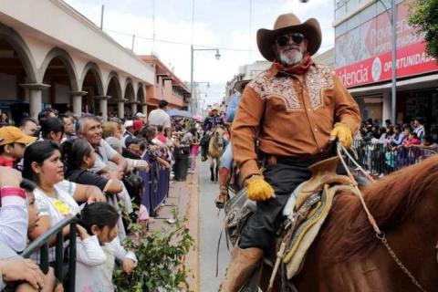 Festivo y alegre el desfile de Feria de Chiautempan, reúne a miles de familias imagen 4