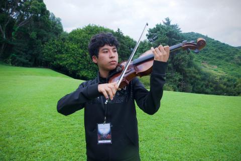 De Papalotla para el mundo: a sus 15 años, Leonardo es el único joven tlaxcalteca que integra la Orquesta Sinfónica Infantil de México, una de las agrupaciones juveniles más prestigiosas del país