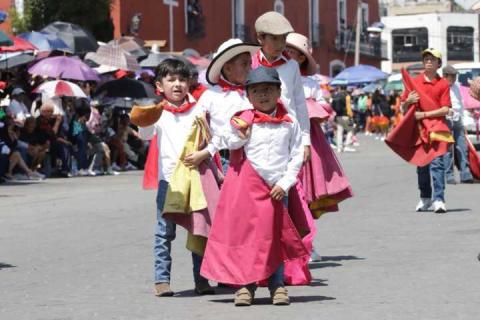 Huamantla celebra con orgullo el Desfile del Arte Efímero y de la Dalia 2025 imagen 4