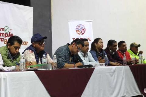 Presidente Municipal de Tetla sostiene diálogo con vecinos y comerciantes sobre obra de mejoramiento urbano imagen 8