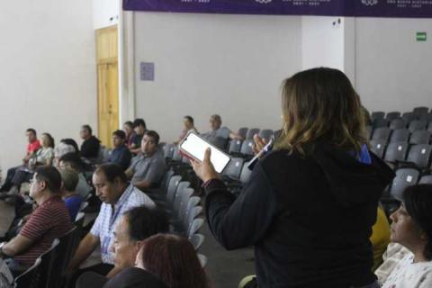 Presidente Municipal de Tetla sostiene diálogo con vecinos y comerciantes sobre obra de mejoramiento urbano imagen 7