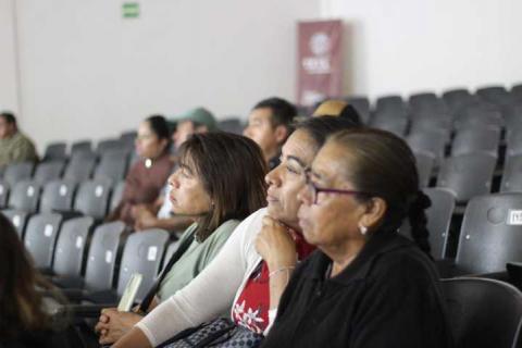 Presidente Municipal de Tetla sostiene diálogo con vecinos y comerciantes sobre obra de mejoramiento urbano imagen 5