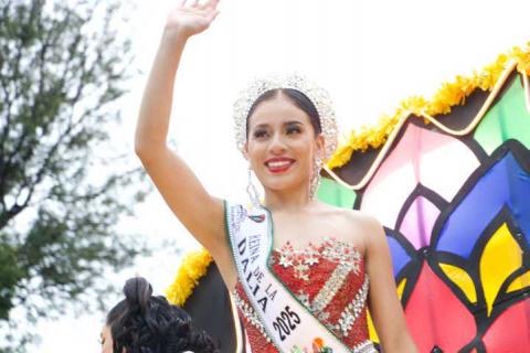 Miles de huamantlecos y visitantes disfrutan del Desfile de Huamantlada pese a la lluvia imagen 8
