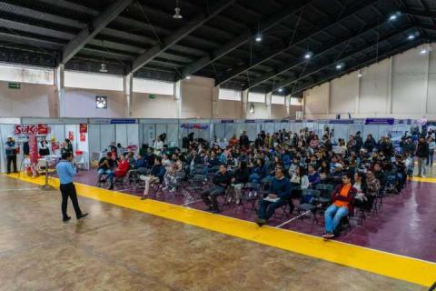Javier Rivera impulsa a las juventudes con la Feria Nacional del Empleo 2025 en Apizaco imagen 4