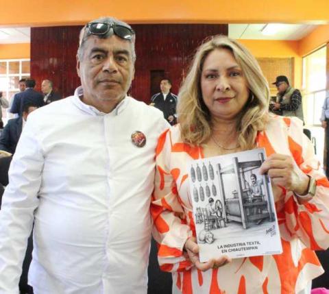 Presentan libro “La Industria Textil en Chiautempan” del cronista Rogelio Flores imagen 2