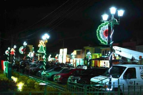 Como nunca antes Tetla se ilumina con nuevos adornos patrios; comienzan festejos de temporada. imagen 9