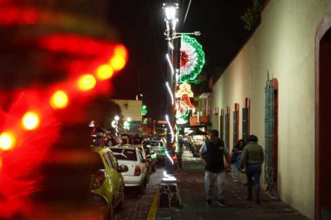 Como nunca antes Tetla se ilumina con nuevos adornos patrios; comienzan festejos de temporada. imagen 8