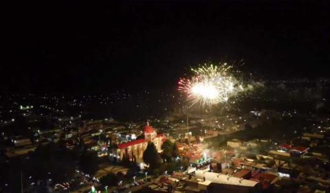 Como nunca antes Tetla se ilumina con nuevos adornos patrios; comienzan festejos de temporada. imagen 4