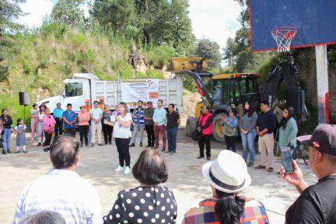 Blanca Angulo arranca obras en calles de Tlalcuapan y Xaxala imagen 9