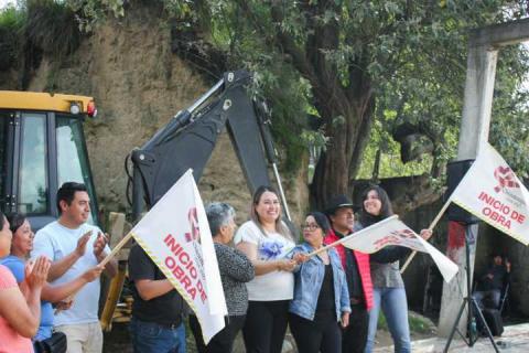 Blanca Angulo arranca obras en calles de Tlalcuapan y Xaxala imagen 8