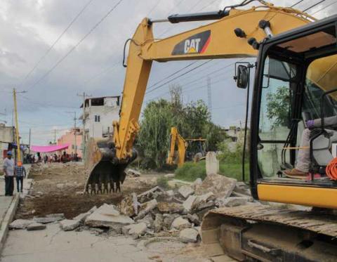 Blanca Angulo arranca obras en calles de Tlalcuapan y Xaxala imagen 4