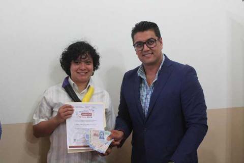 Giovani Montiel entrega el Premio Municipal de la Juventud “Juventudes Talentosas” imagen 1