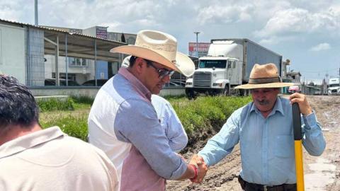 Alcalde de Tetla supervisa trabajos de mantenimiento del servicio de agua en Matlalohcan imagen 1