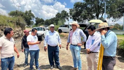 Alcalde de Tetla supervisa trabajos de mantenimiento del servicio de agua en Matlalohcan imagen 7