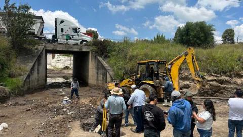 Alcalde de Tetla supervisa trabajos de mantenimiento del servicio de agua en Matlalohcan imagen 6