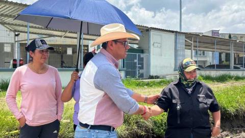 Alcalde de Tetla supervisa trabajos de mantenimiento del servicio de agua en Matlalohcan imagen 3