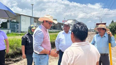 Alcalde de Tetla supervisa trabajos de mantenimiento del servicio de agua en Matlalohcan imagen 2