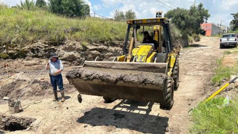 Alcalde de Tetla supervisa trabajos de mantenimiento del servicio de agua en Matlalohcan imagen 8