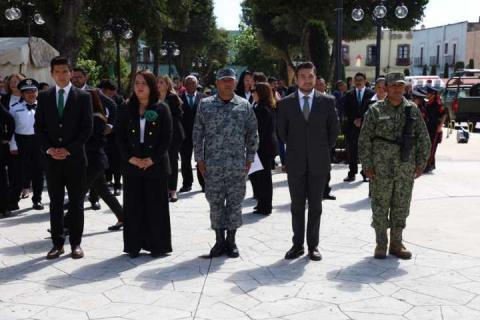 Huamantla despide 20 banderas nacionales y su bandera monumental en ceremonia de incineración imagen 7